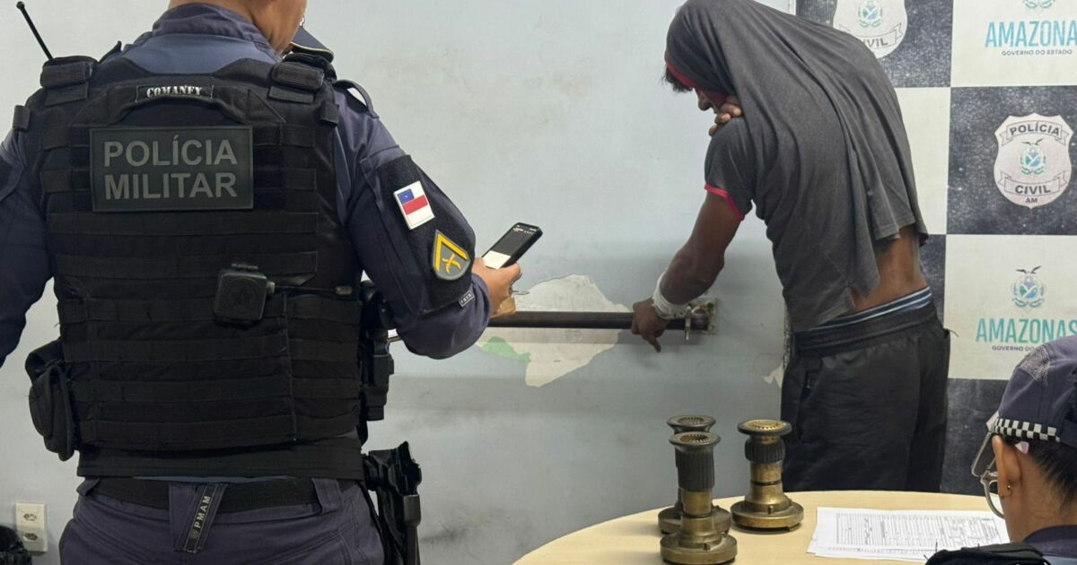 Homem é preso após tentar roubar hidrantes de shopping em Manaus