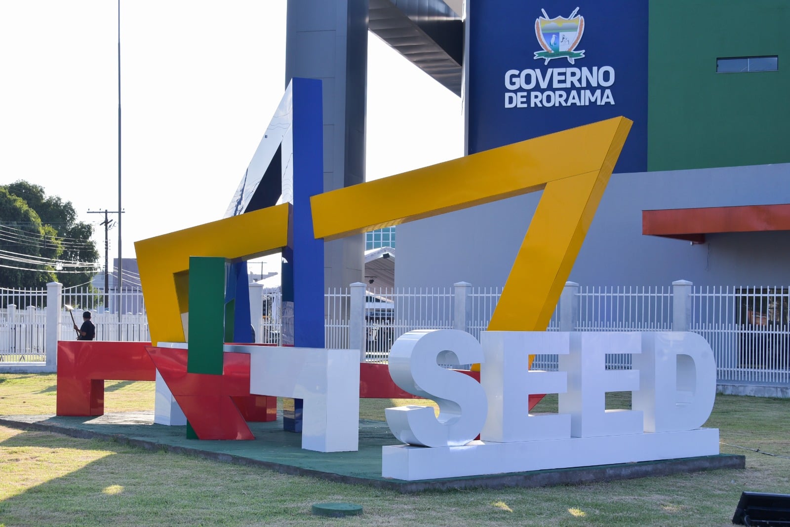 TCE mantém suspensão de R$ 661,7 mi em contratações na Seed