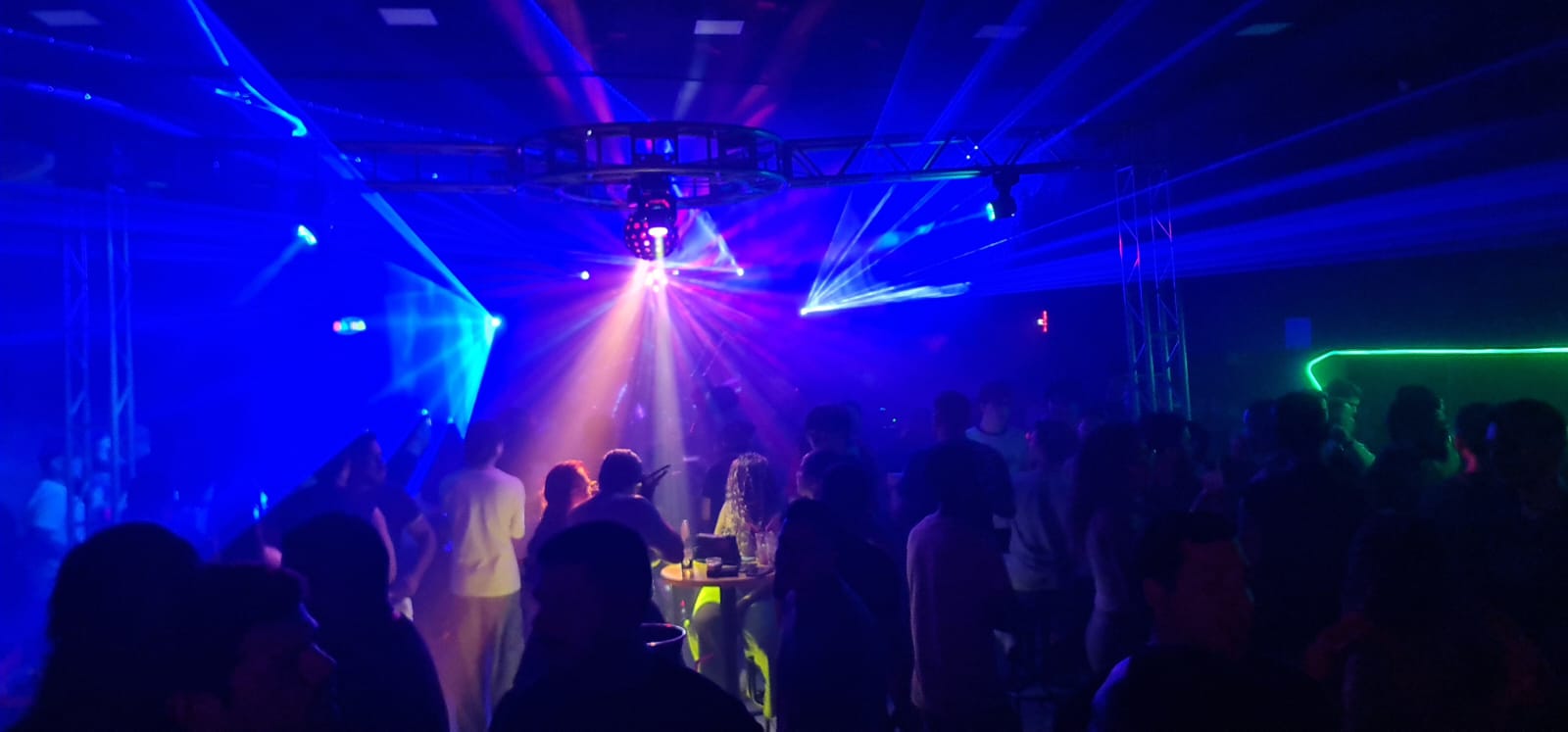 Ícone Club celebra 10 anos com festa, DJs e atração nacional Johann Drag