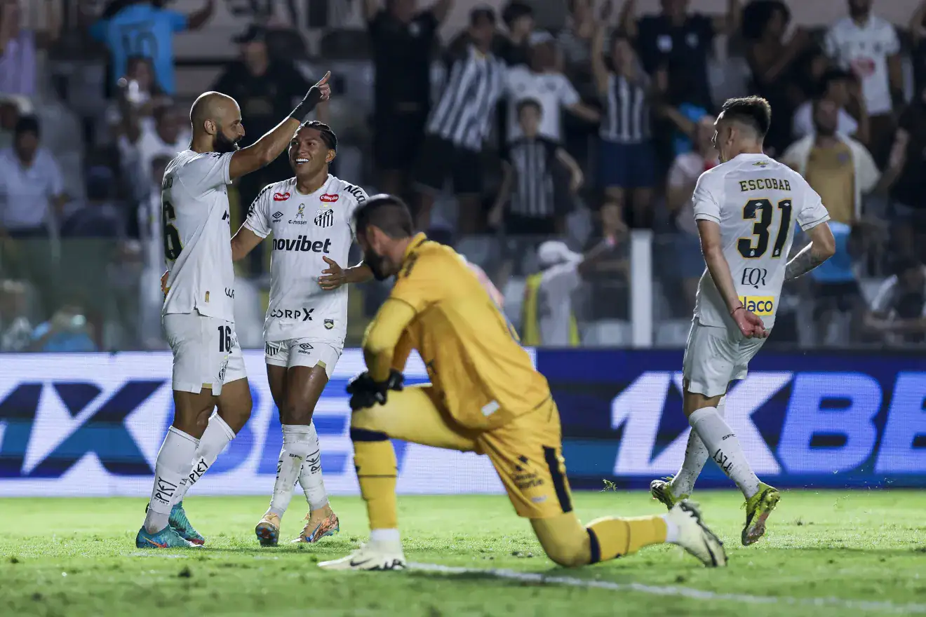 Neymar resolve e Santos vence após mais de um mês no Brasileirão
