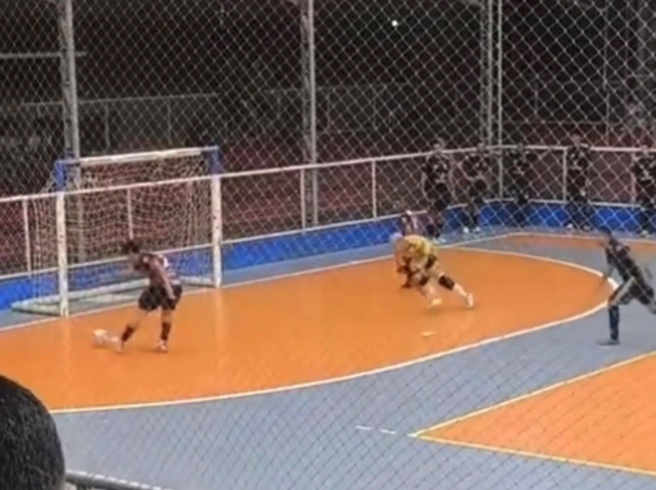 Gol perdido em futsal de Sena Madureira viraliza