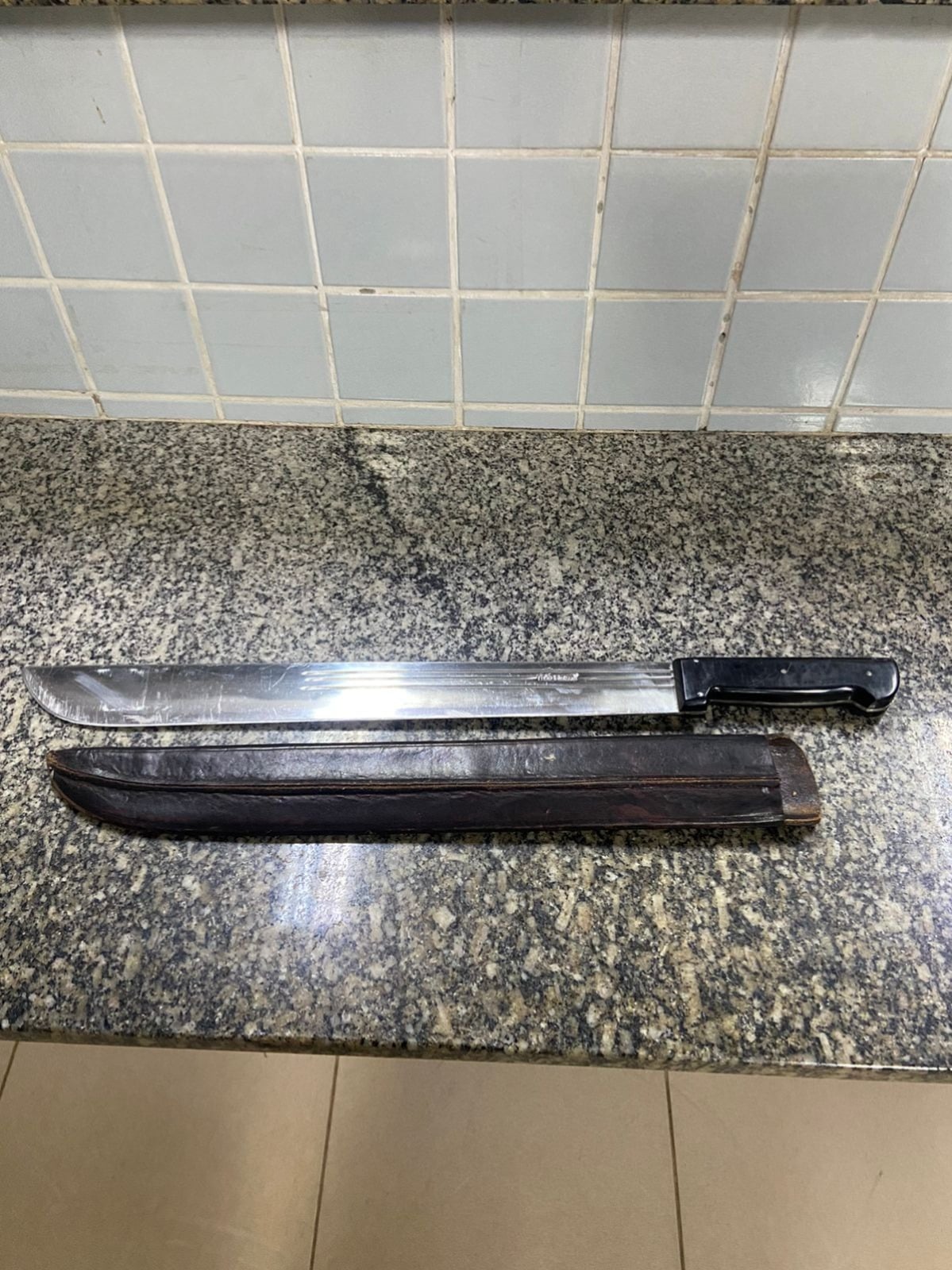 Homem é preso após atingir o vizinho com golpes de facão no bairro Nova Cidade