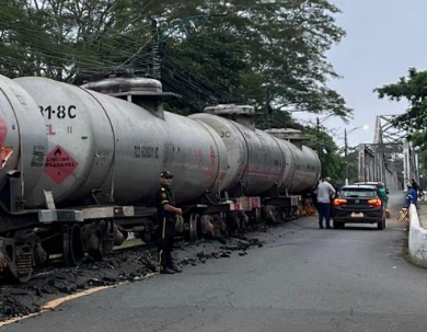 Trem de combustível descarrila e interdita Ponte Metálica entre Timon e Teresina