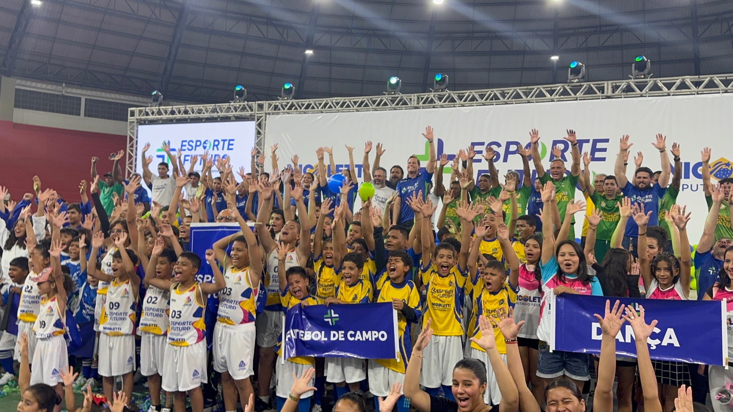Mais de 2 mil crianças iniciam atividades esportivas em projeto social