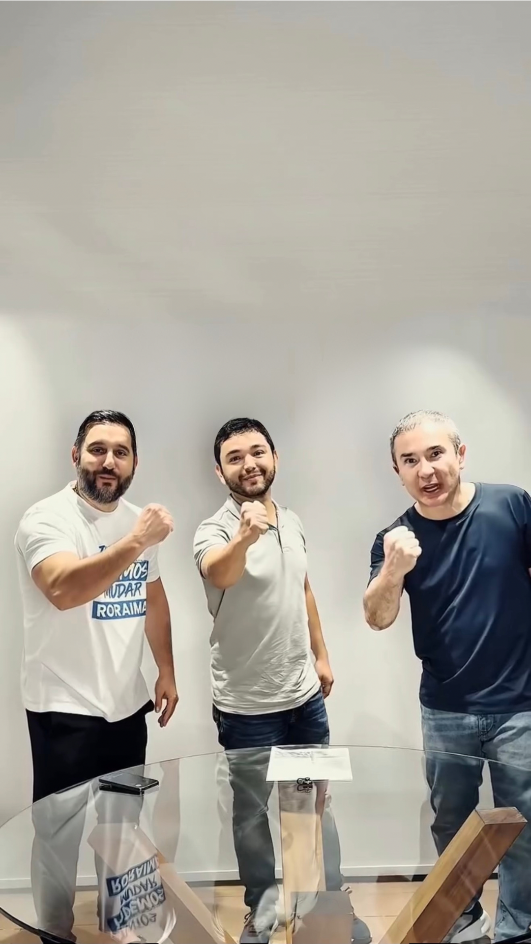 Rodrigo Mesquita assina ficha de filiado do Podemos
