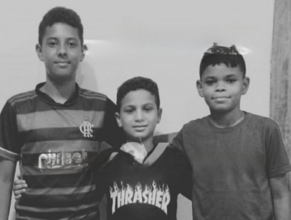 Corpos de adolescentes que morreram de descarga elétrica em Cruzeiro do Sul aguardam liberação no IML