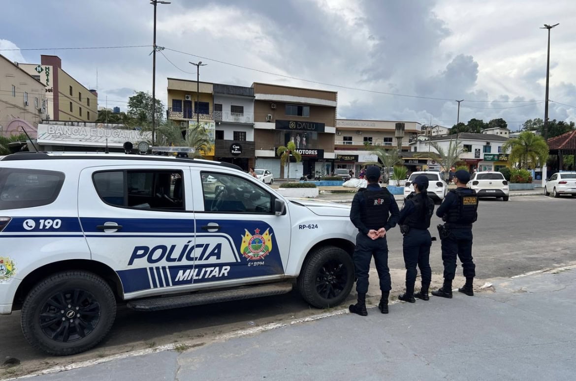 Adolescente bate motocicleta em viatura da PM após ter fumado maconha