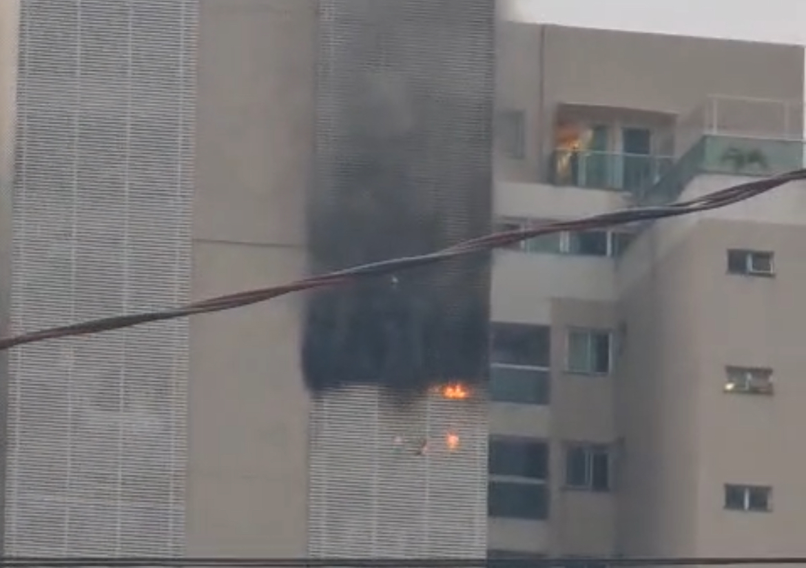 Incêndio atinge edifício residencial no bairro do Telégrafo em Belém