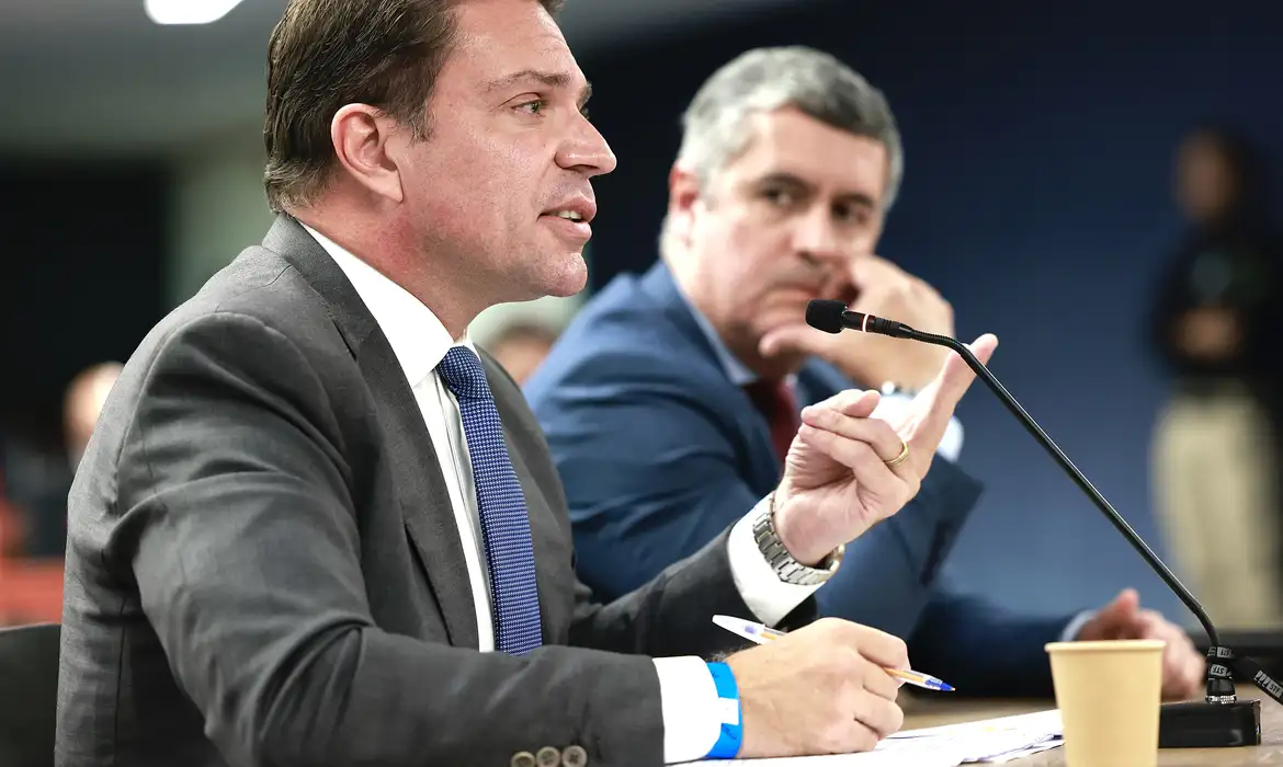 Ex-deputado Alexandre Ramagem é preso pelo ICE, serviço de imigração dos EUA