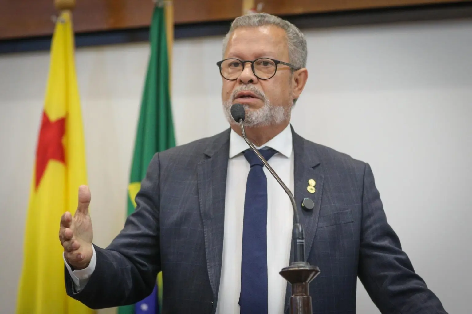 Afonso Fernandes apresenta Programa Escola Acolhida e propõe resposta humana para crises no ambiente escolar