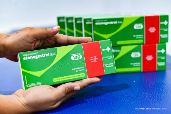 SUS qualifica profissionais para ampliar oferta de implantes hormonais