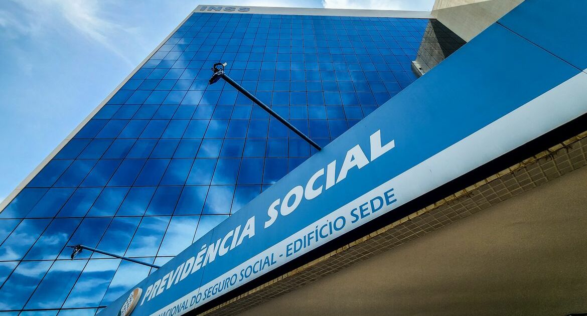 Fila do INSS cai 16% em dois meses após análise de 500 mil processos