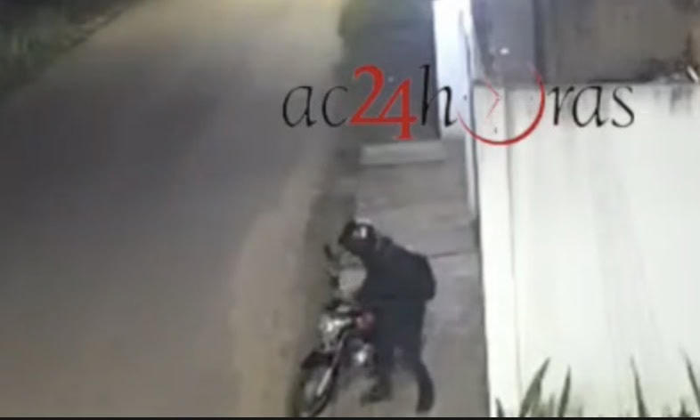 dupla furta motocicleta em frente a residência em Rio Branco