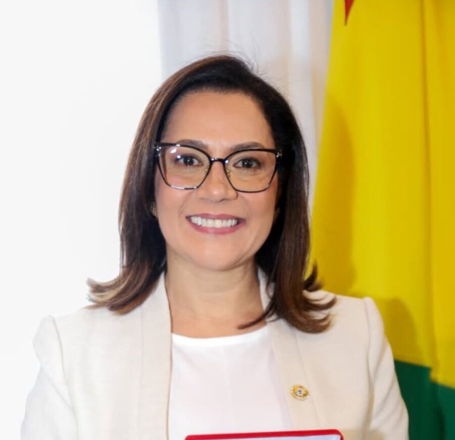 Confira as homenagens recebidas por Mailza pela CGE