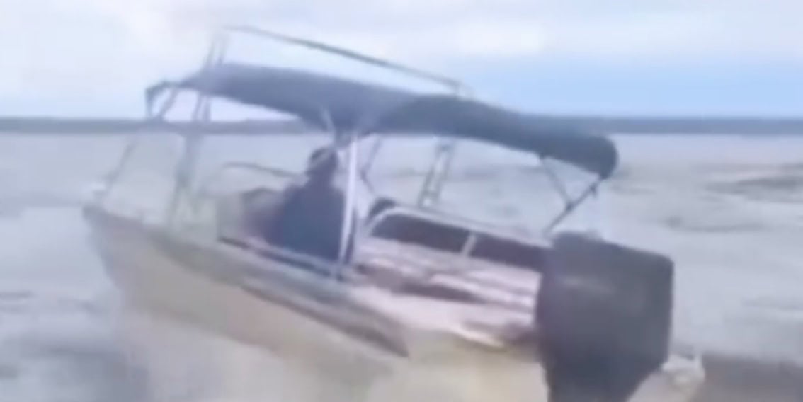 Populares evitam acidente no Rio Andirá após piloto de lancha sofrer mal súbito em Barreirinha