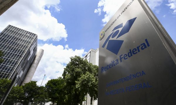 Receita Federal alerta para golpe digital envolvendo falsas pendências do IRPF