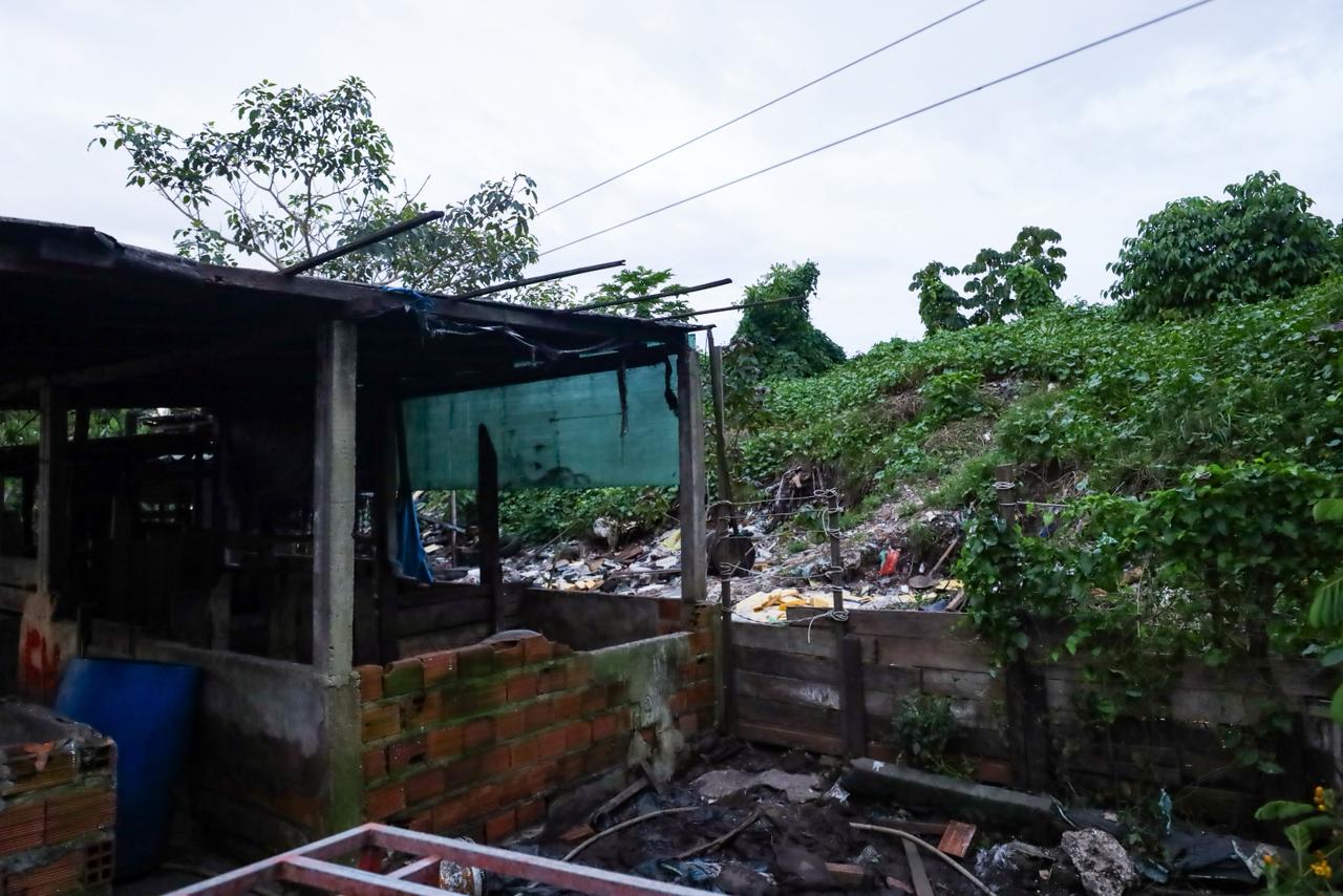 Lixão irregular em canal agrava alagamentos no Tapanã e Bengui, em Belém