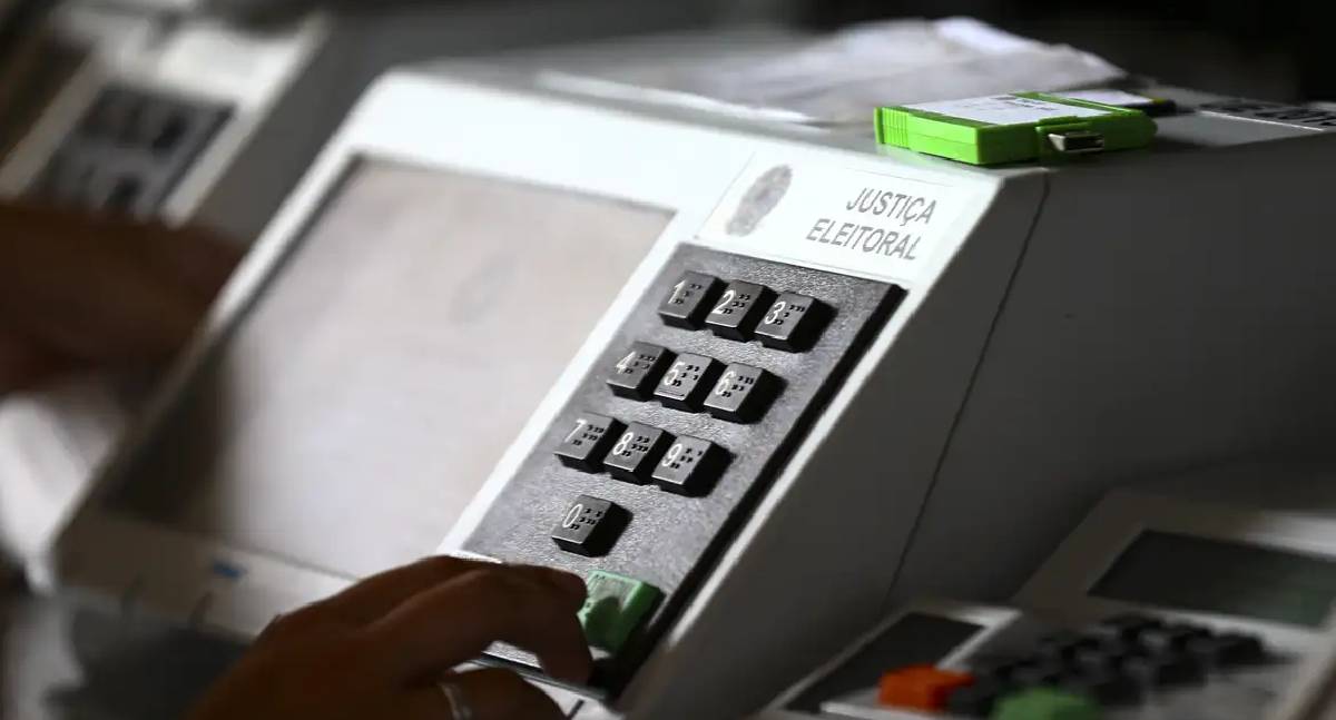 Onze governadores deixam cargos para disputar eleições de outubro