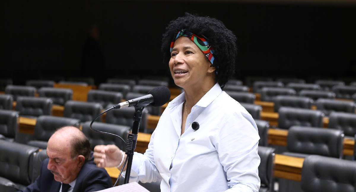 Sílvia Cristina destaca avanço da imunoterapia no SUS