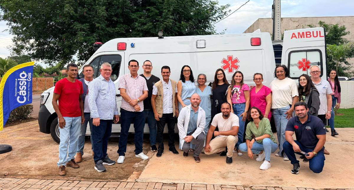 Cássio Gois garante ambulância UTI para distrito