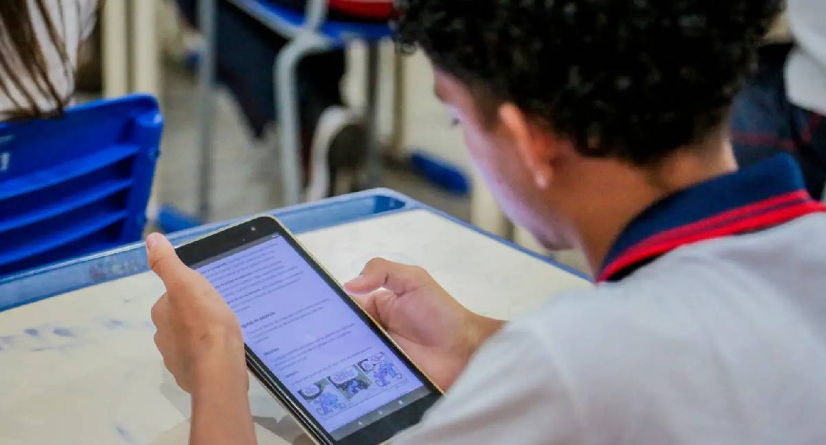 Ieda Chaves propõe fibra óptica em escolas de RO