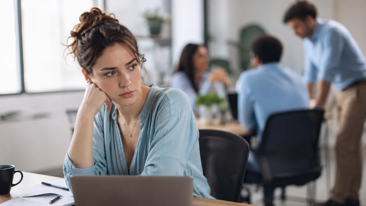 Os signos de Peixes e Câncer parecem sensíveis no ambiente de trabalho, mas 3 sinais mostram quando isso atrapalha