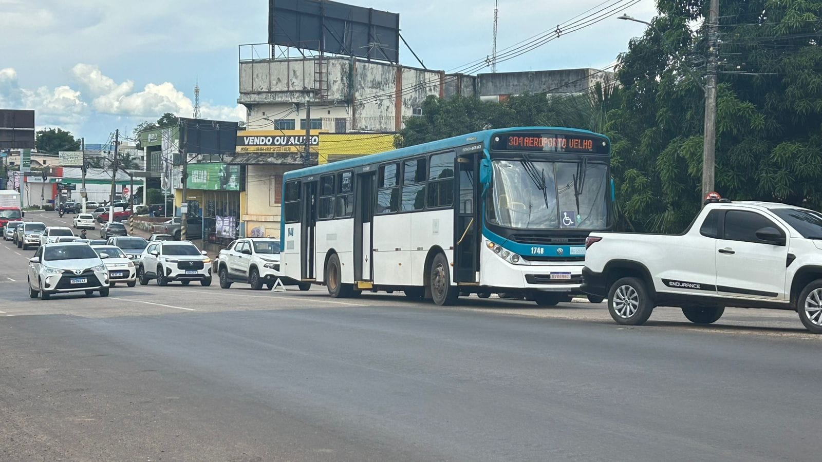Quebra de ônibus trava na Avenida Ceará, em Rio Branco