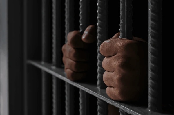 Pedreiro é preso por estuprar adolescente em obra de casa no AM