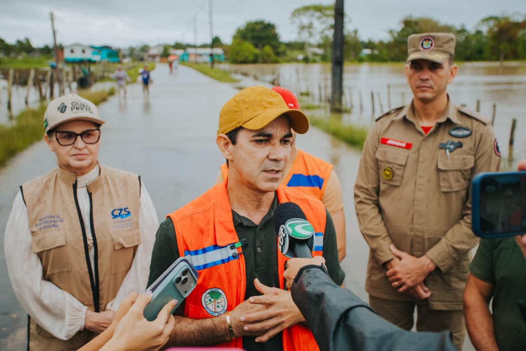 Prefeitura inicia retirada de famílias atingidas pela cheia