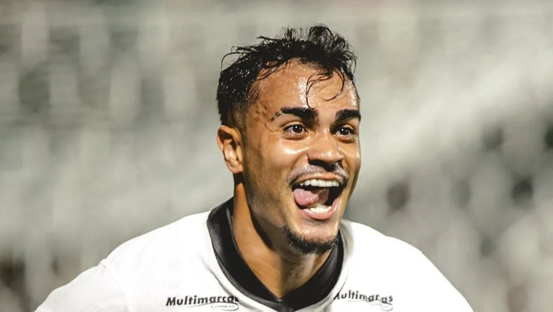 Atlético-MG goleia Chapecoense e vence a 1ª fora de casa