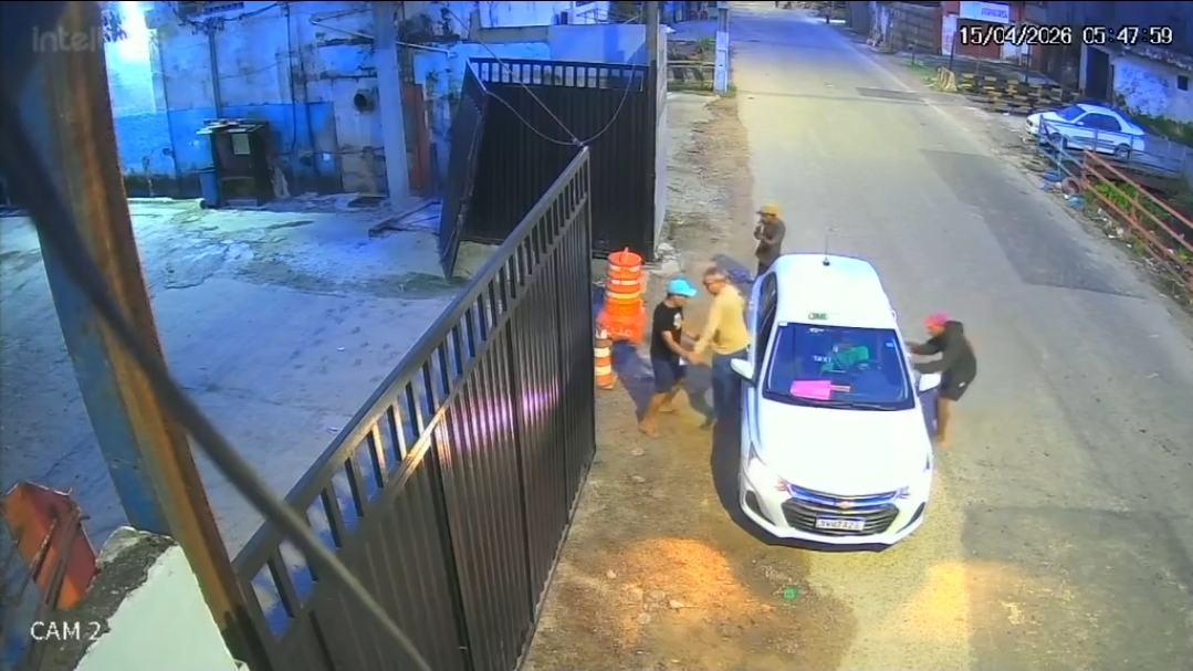 Homens armados agridem passageiro e roubam taxista na Bernardo Sayão, em Belém