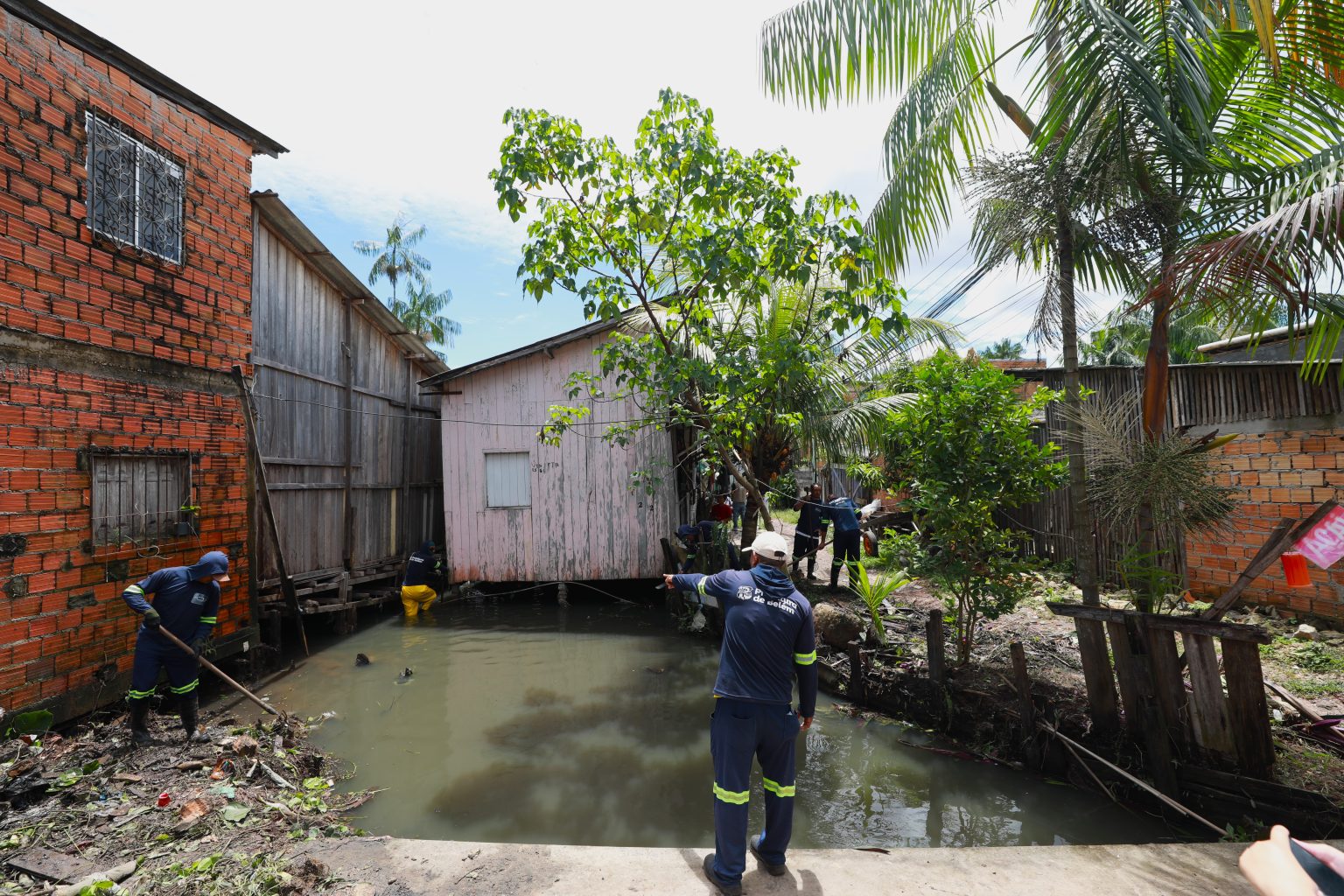 Mais de 500 profissionais trabalham para combater alagamentos em Belém