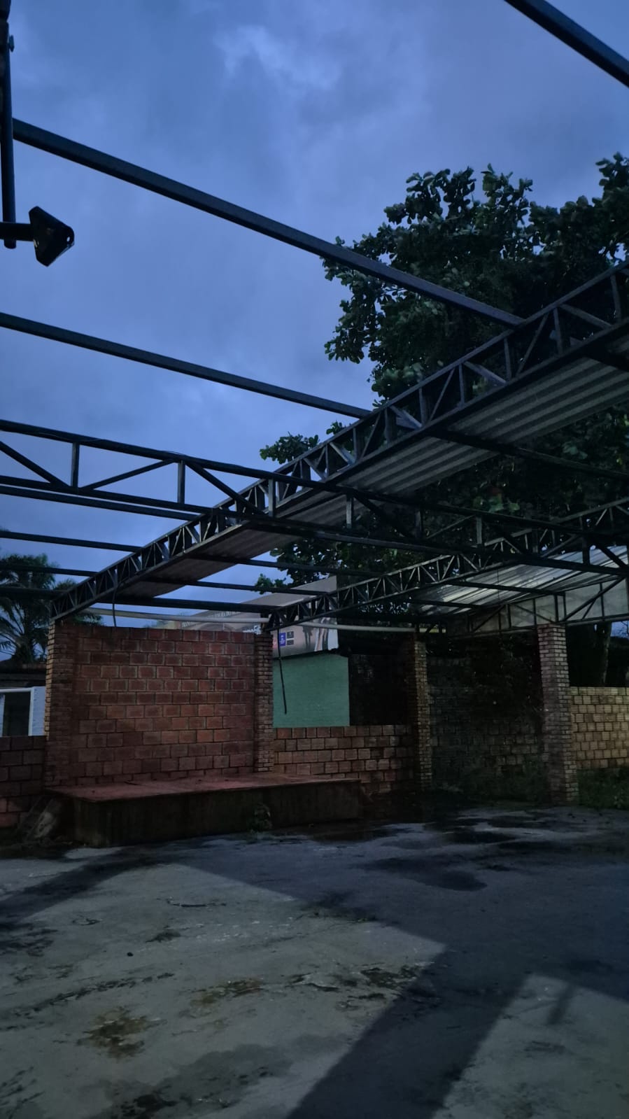 pessoas em situação de rua depredam espaços e estandes da Expoacre