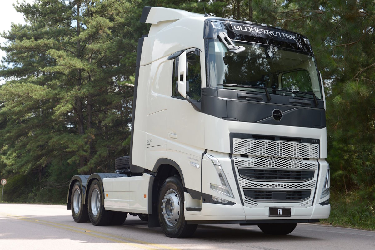 Volvo FH 2026 ganha melhorias aerodinâmicas e fica mais eficiente