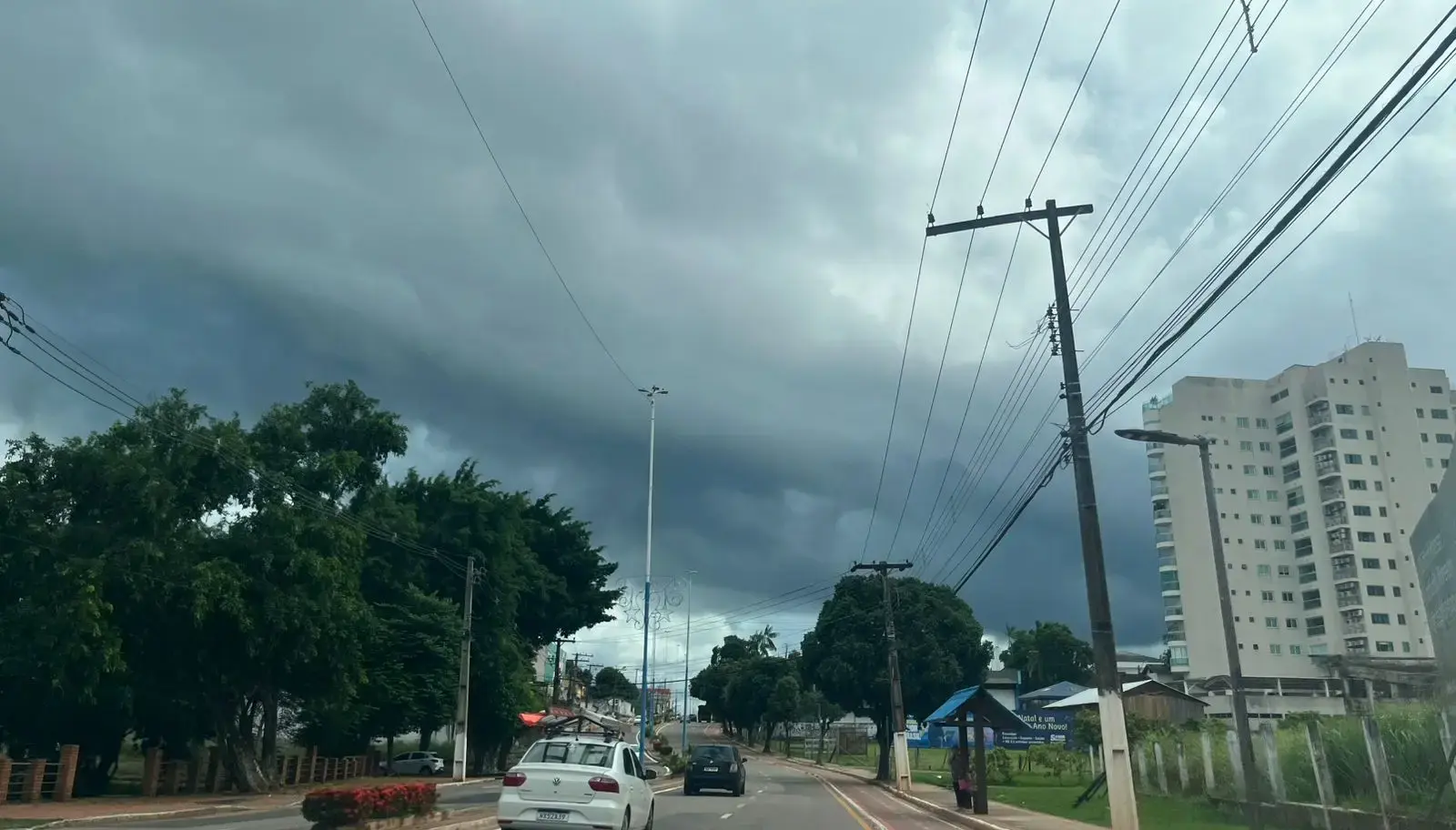 Acre segue em alerta de chuvas intensas com ventos de até 60 km/h, aponta Inmet