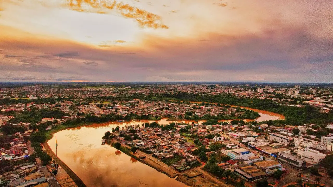 Tempo segue instável no Acre com calor intenso e chuvas rápidas nesta quinta-feira