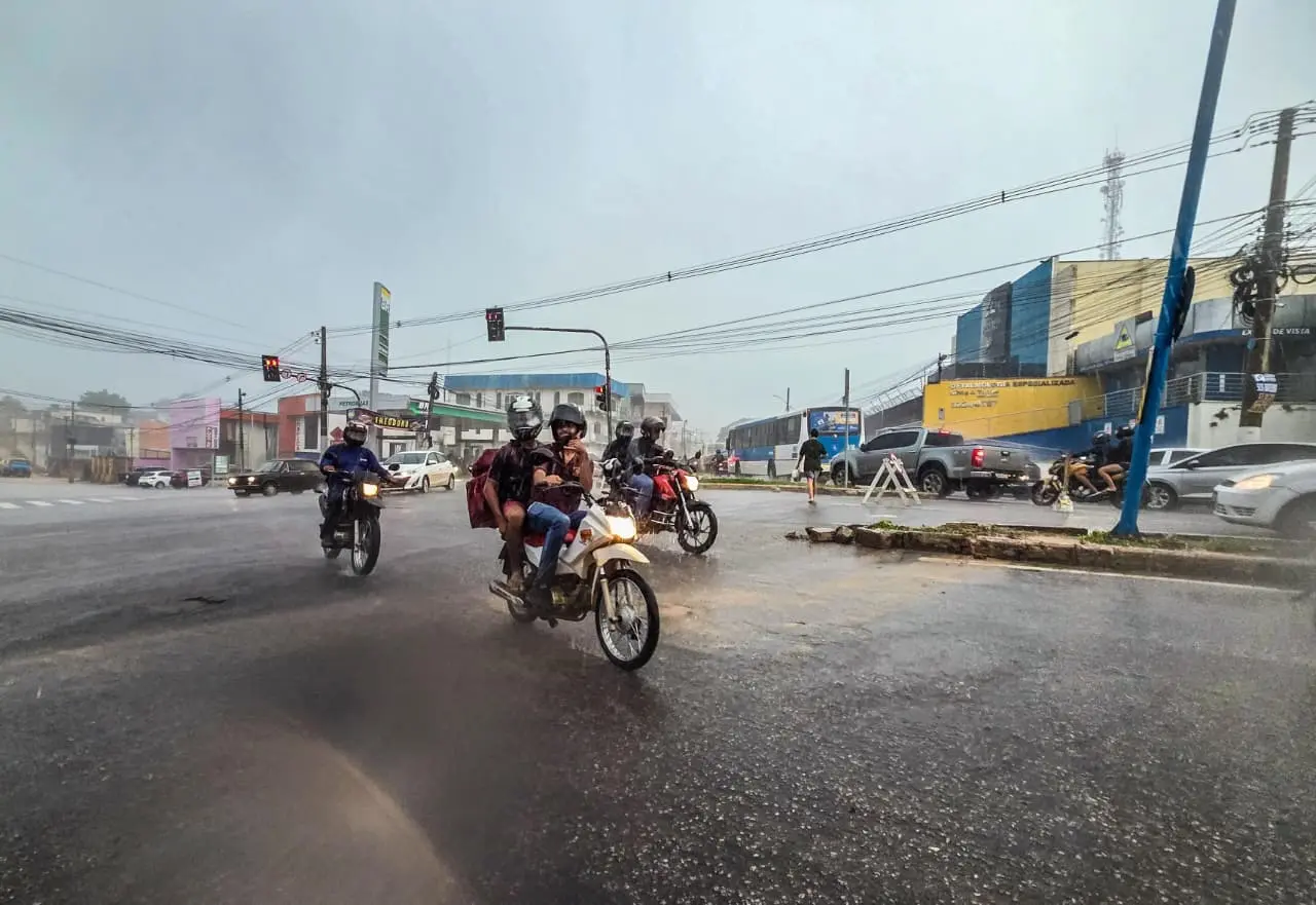 Inmet emite alerta de perigo para chuvas intensas com ventos de até 100 km/h