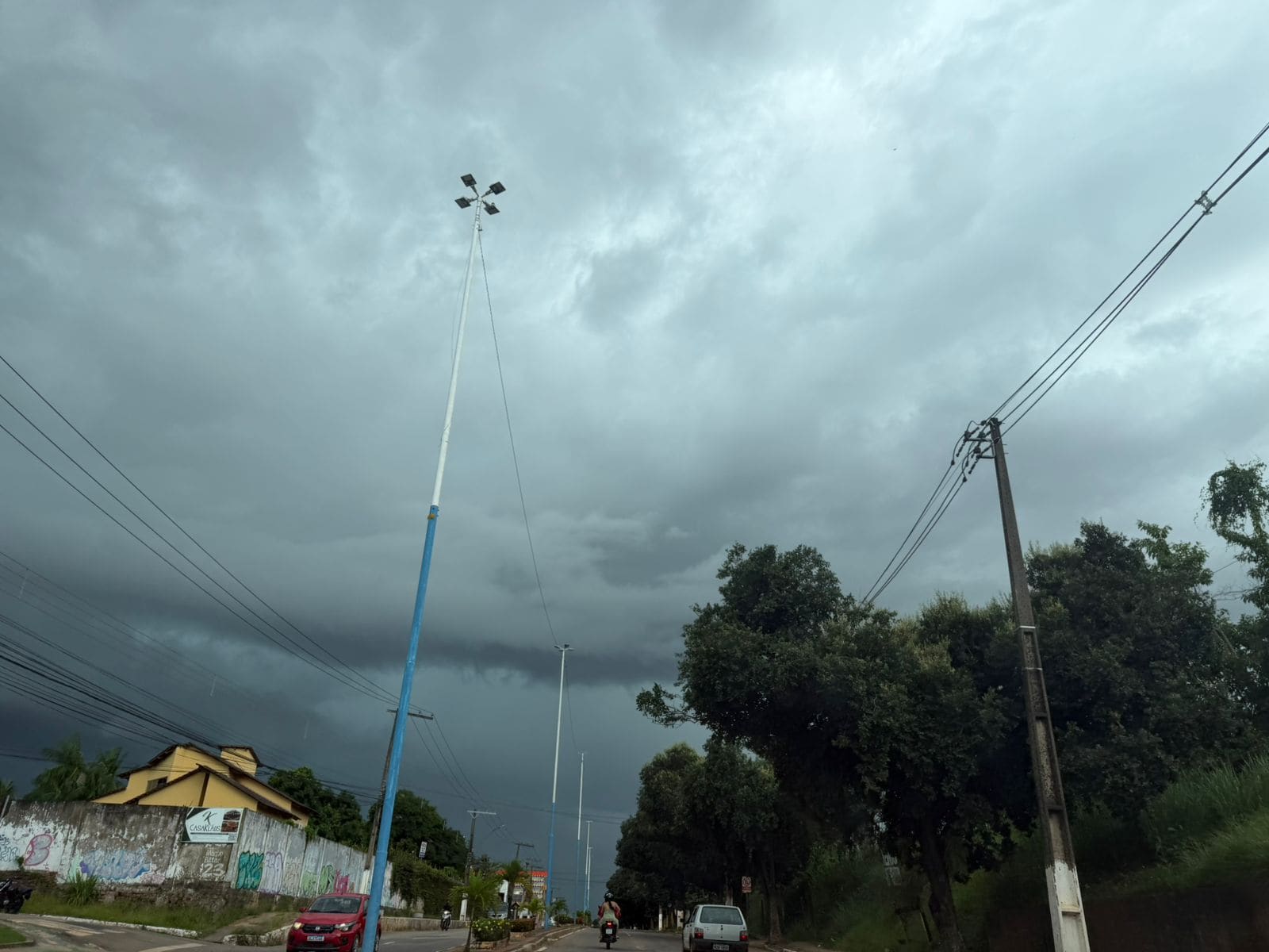 Acre segue sob alerta de temporal neste domingo de Páscoa com risco de ventos de até 60 km/h