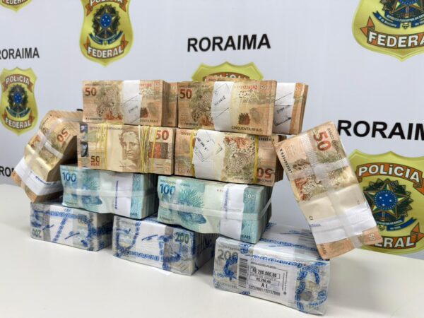 Homem é preso pela PF com R$ 1 milhão dentro de mochila