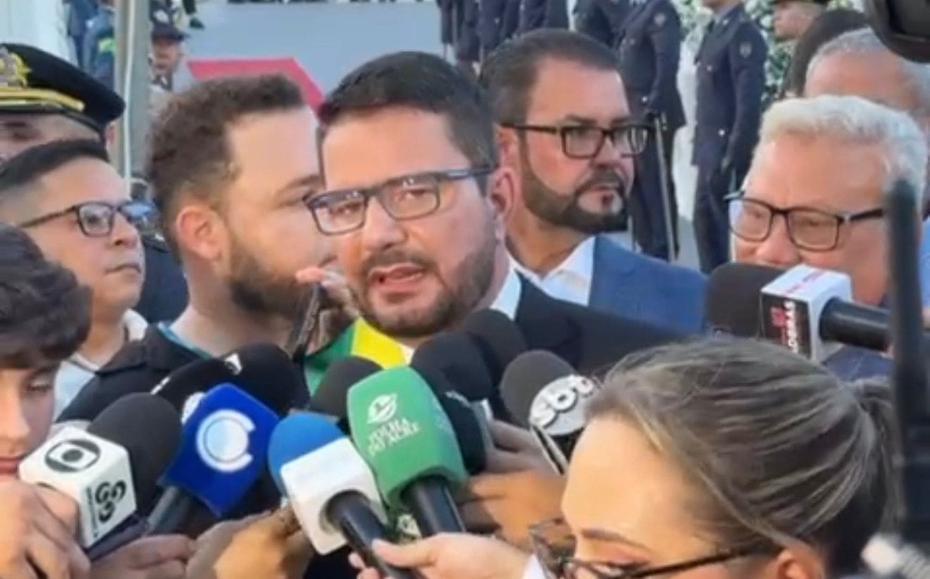 Gladson se emociona ao se despedir do governo do Acre: “Eu amo nosso povo”