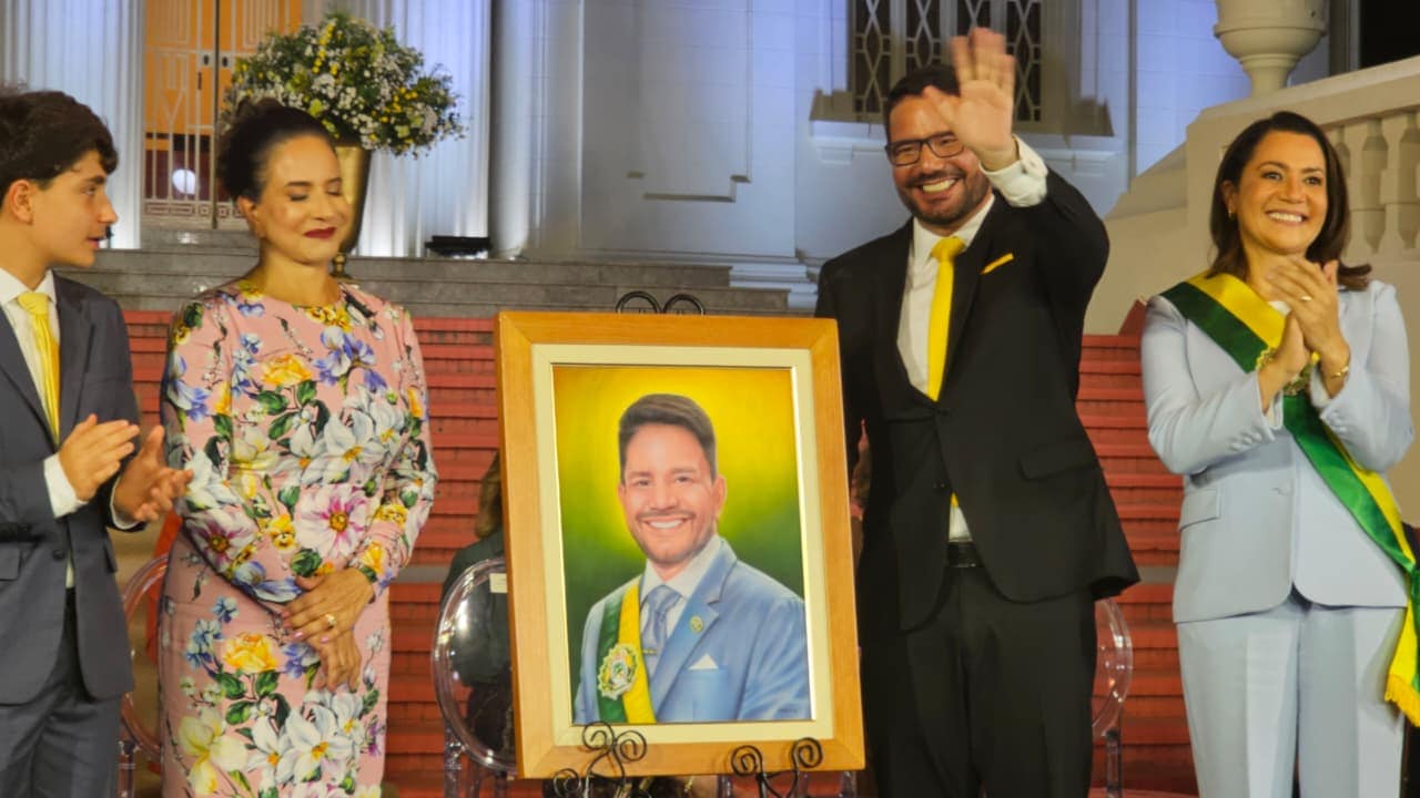 Retrato oficial de Gladson é apresentado em cerimônia e será integrado à galeria de governadores do Acre
