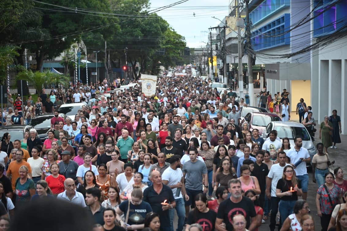 Mais de 10 mil fiéis acompanham Procissão do Cristo Morto em Rio Branco
