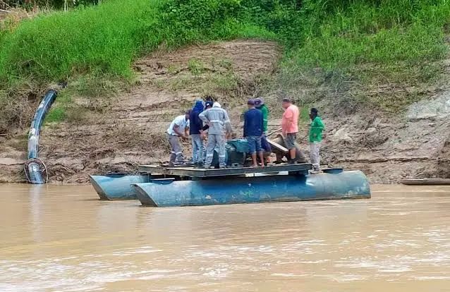 Pane em bomba de captação interrompe abastecimento de água em Sena