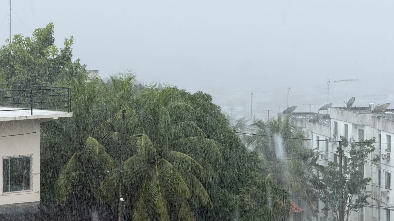 Acre entra em alerta de chuvas intensas com risco de ventos fortes e alagamentos, diz Inmet