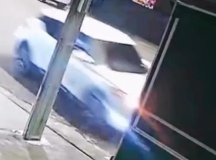 Motorista foge após destruir food truck em Belém; família pede ajuda