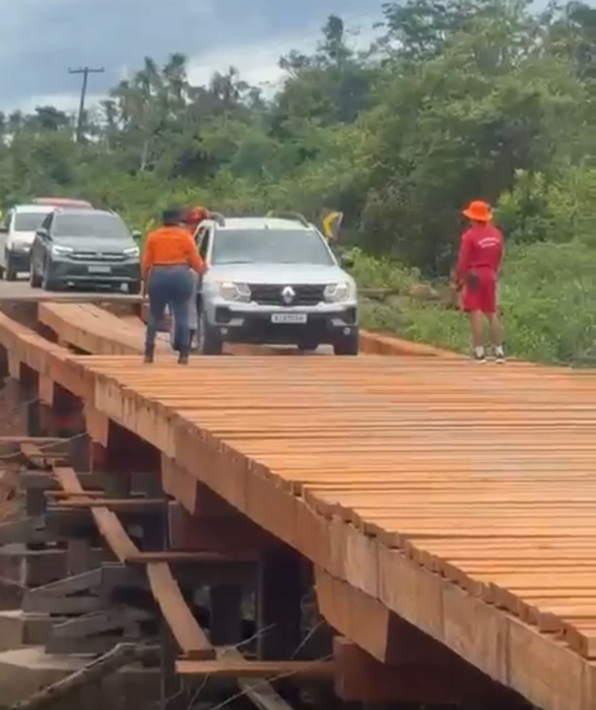 Passagem na ponte do Tucumã é mantida aberta com apoio de equipes de segurança em Amajari