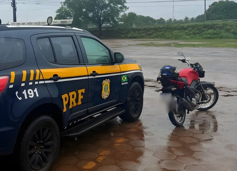 Motocicleta furtada é recuperada horas depois na BR-401