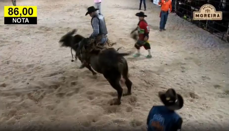 Peão de Sena Madureira é destaque em pódio de rodeio