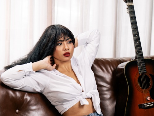 Zaynara lança série de releituras em homenagem a Selena Quintanilla nas redes sociais