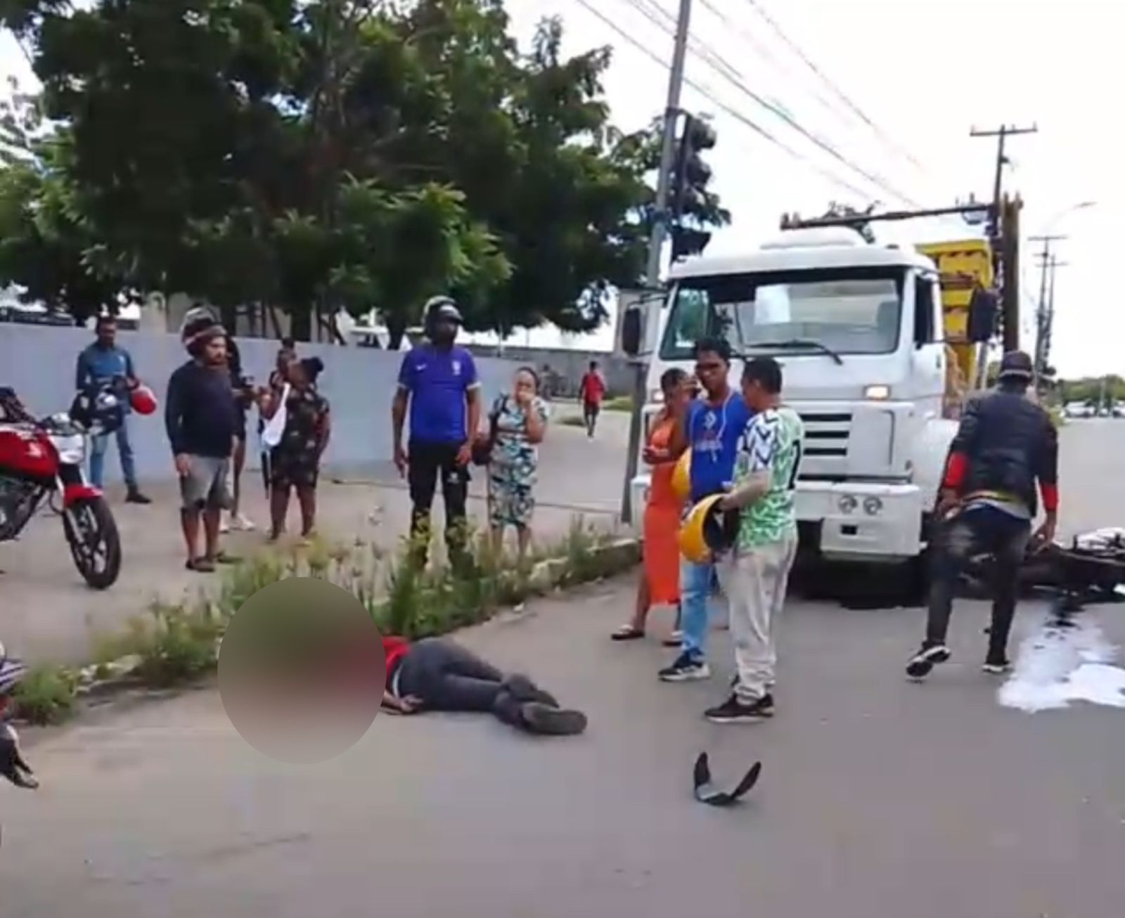 Motociclista morre atingido por ônibus no bairro Jaracaty